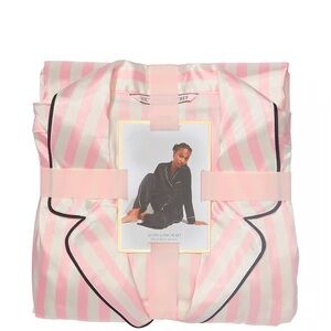 VICTORIA'S SECRET
Glazed Satin Long Pajama Set